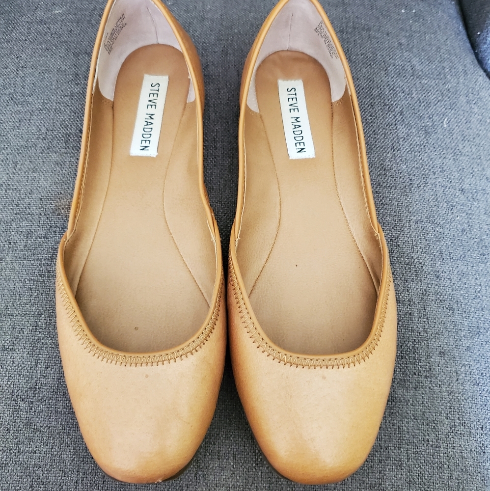Tan Steve madden flats